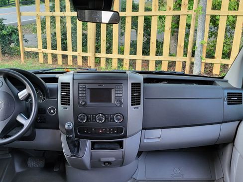 Used 2014 Mercedes-Benz Sprinter 3500 image 4