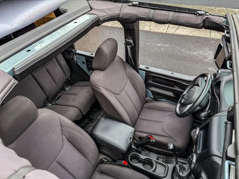 Used 2015 Jeep Wrangler Unlimited Sport image 4