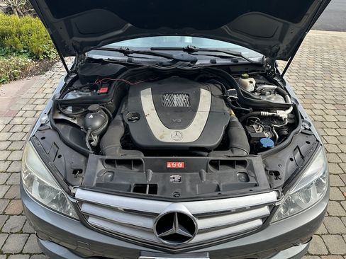 Used 2010 Mercedes-Benz C 300 Sedan image 13
