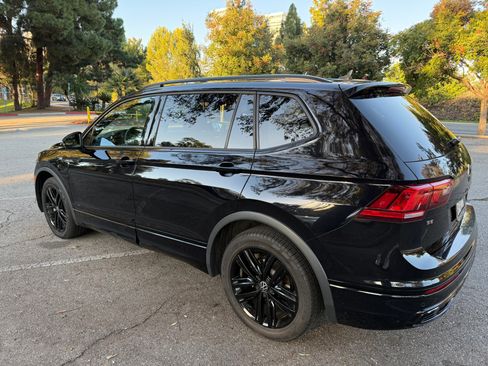 Used 2022 Volkswagen Tiguan SE R-Line image 4