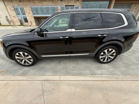 Used 2021 Kia Telluride S FWD image 2