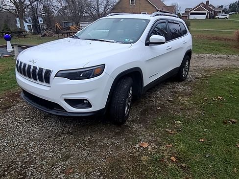 Used 2019 Jeep Cherokee Latitude Plus w/ Cold Weather Group image 1