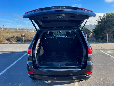 Used 2017 Jeep Grand Cherokee Altitude image 12