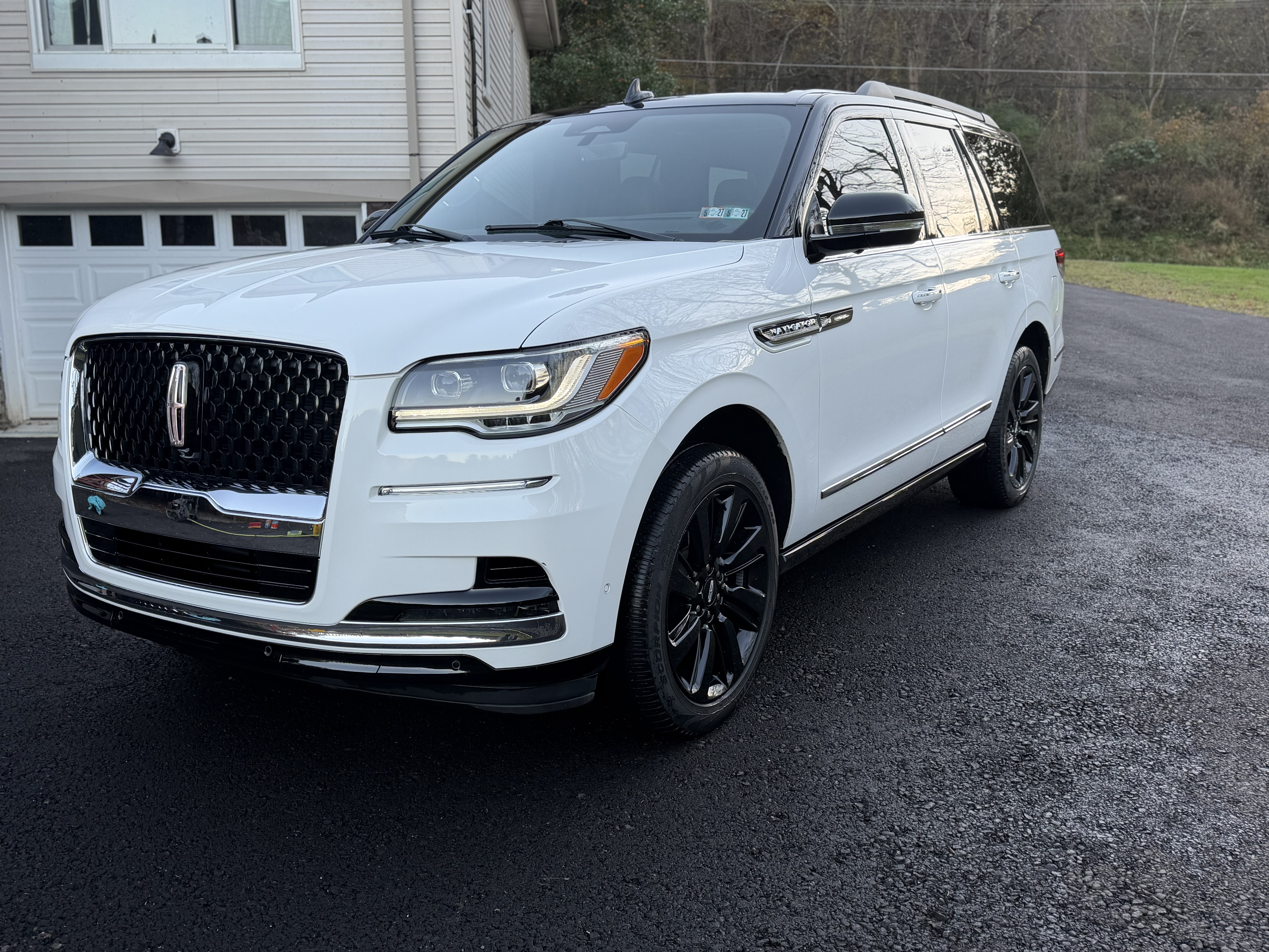 Used 2023 Lincoln Navigator Black Label AWD/4WD image 2