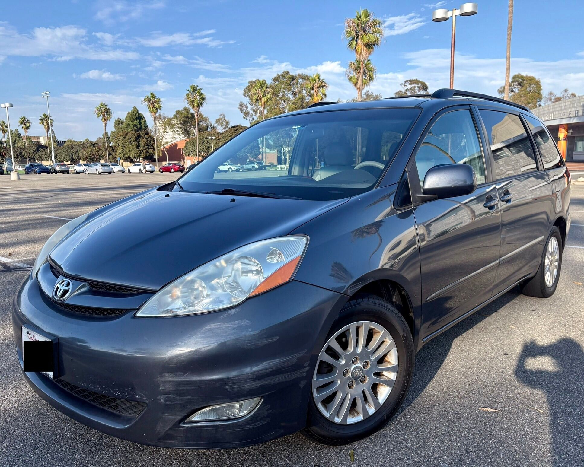 Used 2008 Toyota Sienna XLE w/ Towing Prep Pkg FWD image 1