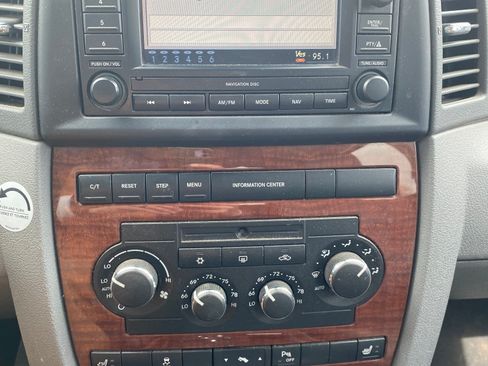 Used 2007 Jeep Grand Cherokee Limited image 16