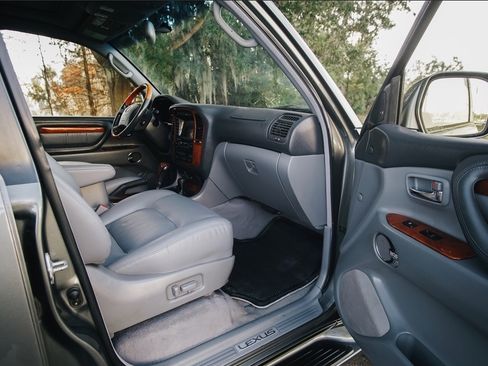 Used 2002 Lexus LX 470 4WD image 9