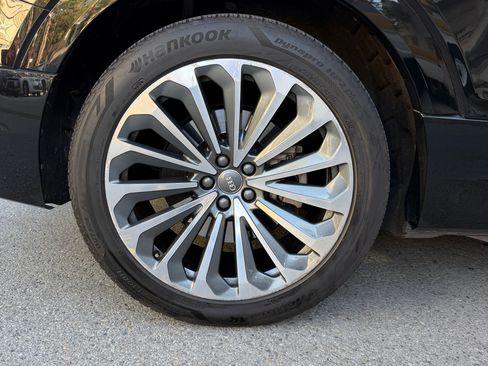 Used 2019 Audi e-tron Prestige w/ Prestige Package image 11