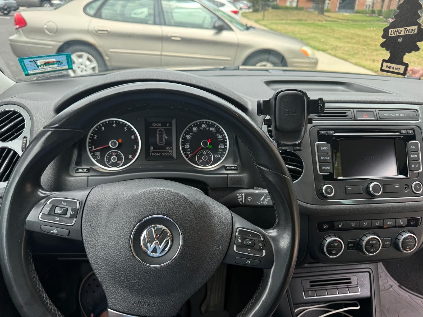 Used 2015 Volkswagen Tiguan SEL AWD/4WD image 15
