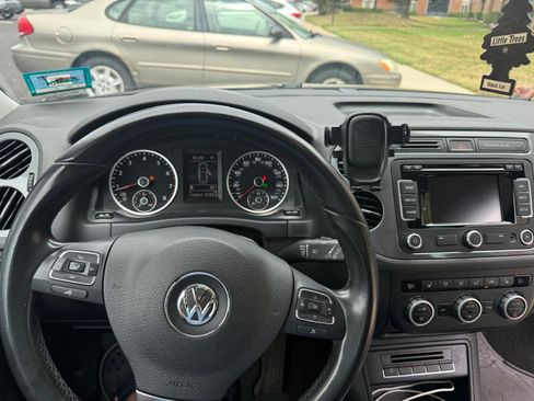 Used 2015 Volkswagen Tiguan SEL AWD/4WD image 15