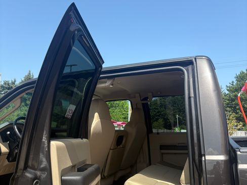 Used 2009 Ford F250 XLT AWD/4WD image 12