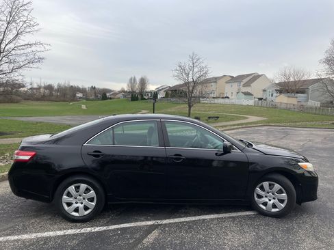 Used 2011 Toyota Camry LE image 9