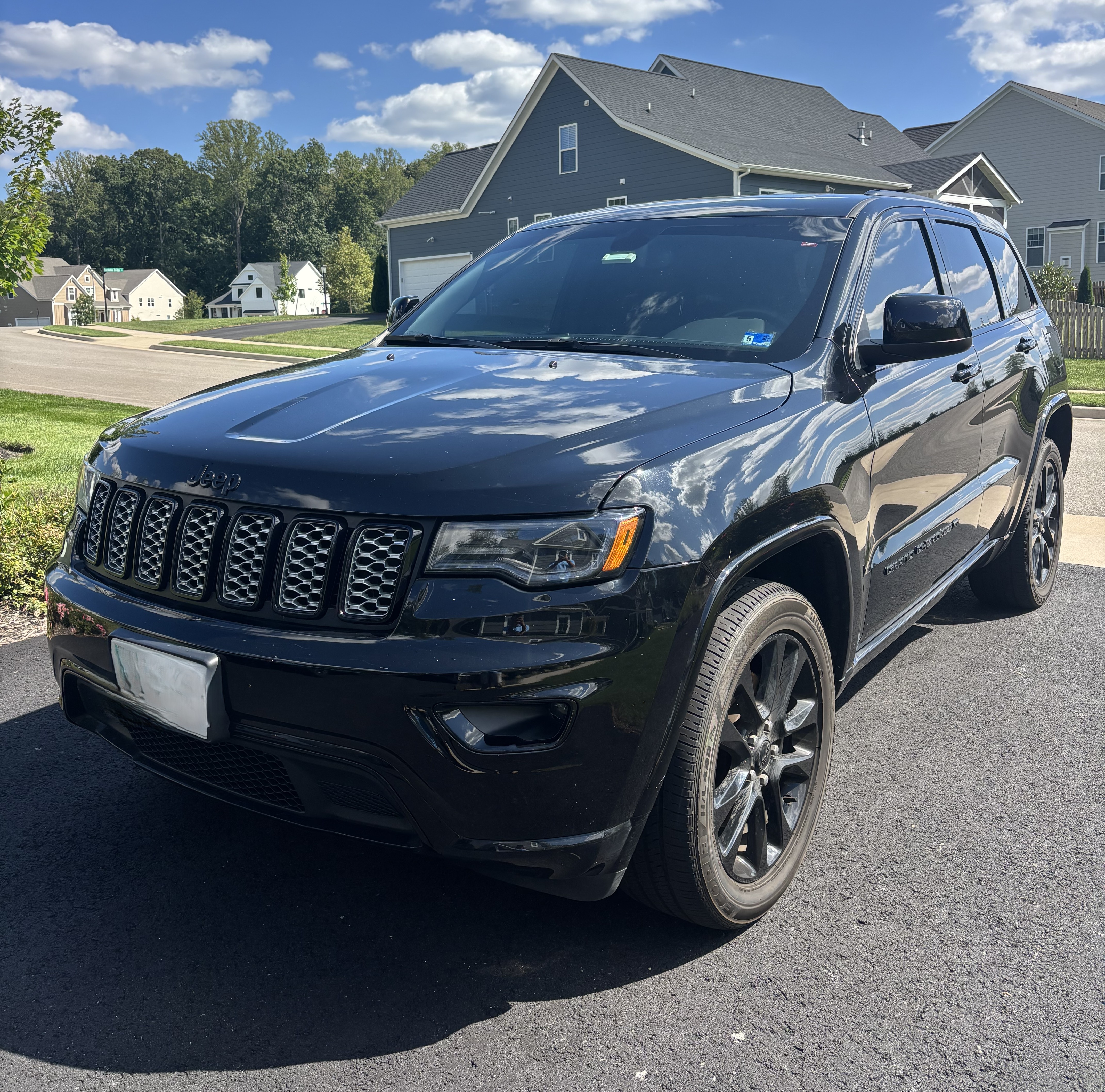 Used 2022 Jeep Grand Cherokee Laredo X AWD/4WD image 1