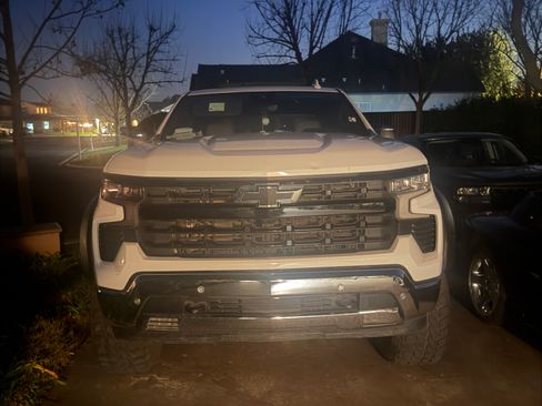 Used 2022 Chevrolet Silverado 1500 LTZ image 9