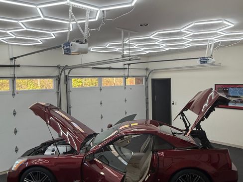 Used 2006 Cadillac XLR V image 9