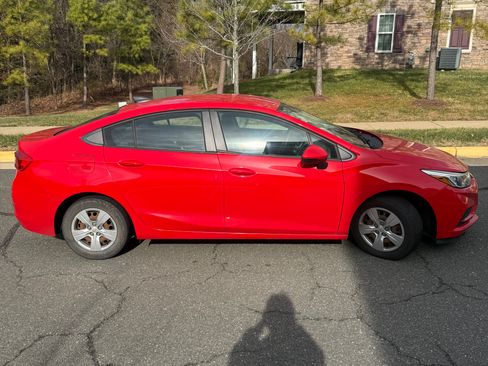 Used 2017 Chevrolet Cruze LS image 4