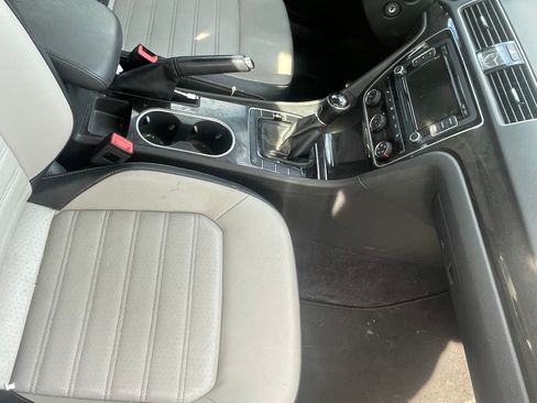 Used 2015 Volkswagen Passat 1.8T Sport image 9