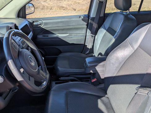 Used 2014 Jeep Compass Latitude image 8