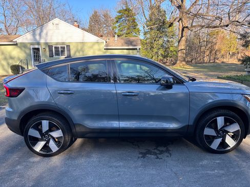 Used 2022 Volvo C40 P8 Recharge Ultimate image 4