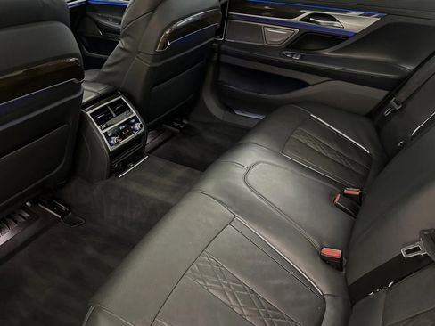 Used 2022 BMW 740i w/ Premium Package image 13