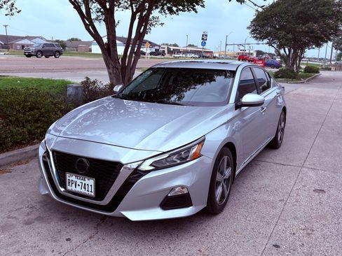 Used 2022 Nissan Altima 2.5 SV w/ SV Premium Package FWD image 1