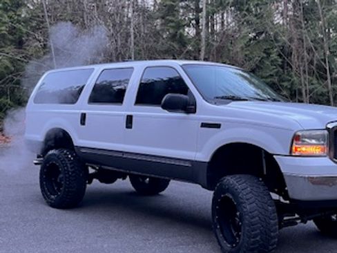 Used 2005 Ford Excursion XLT image 17