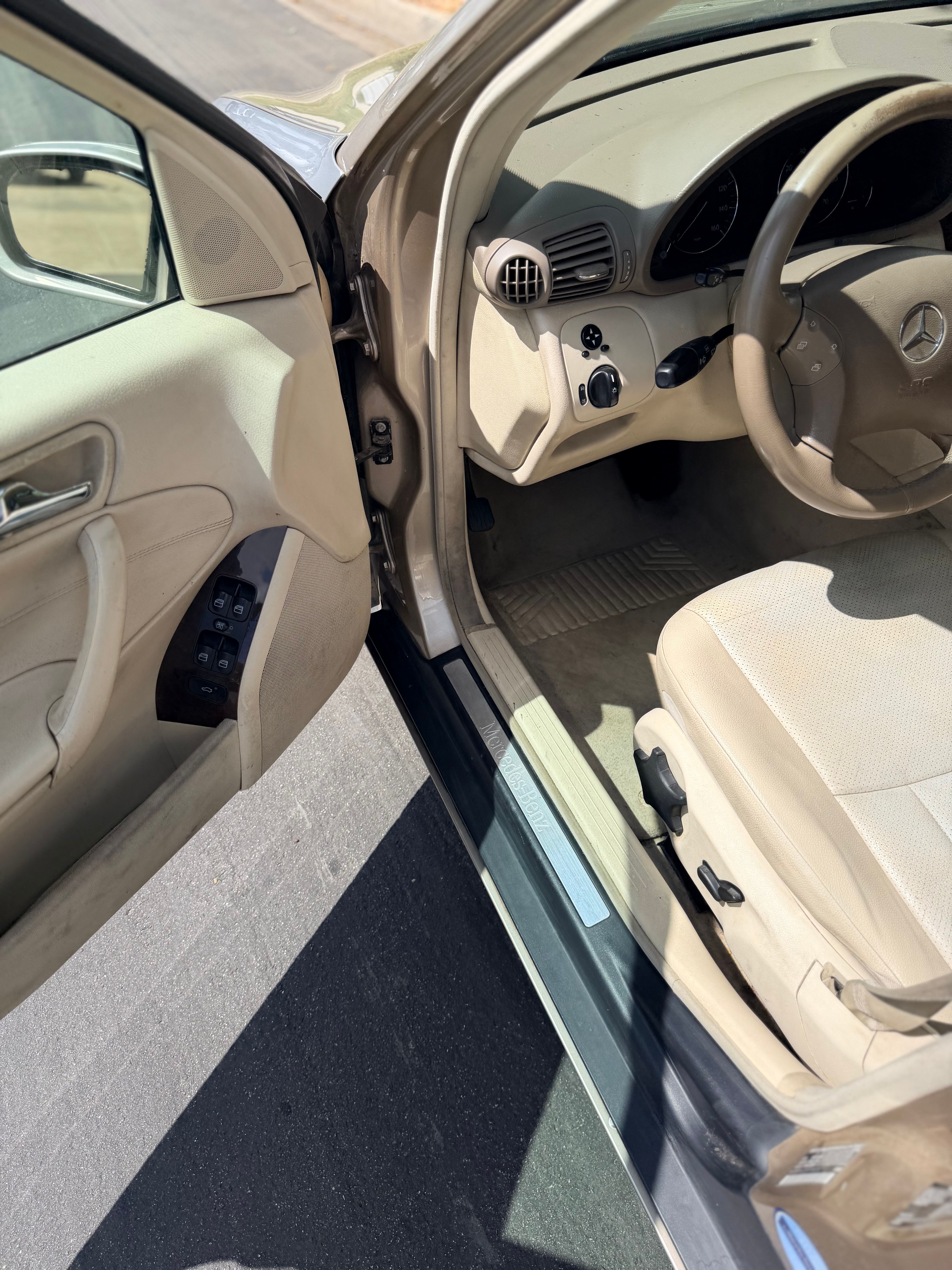 Used 2005 Mercedes-Benz C 240 Sedan image 11