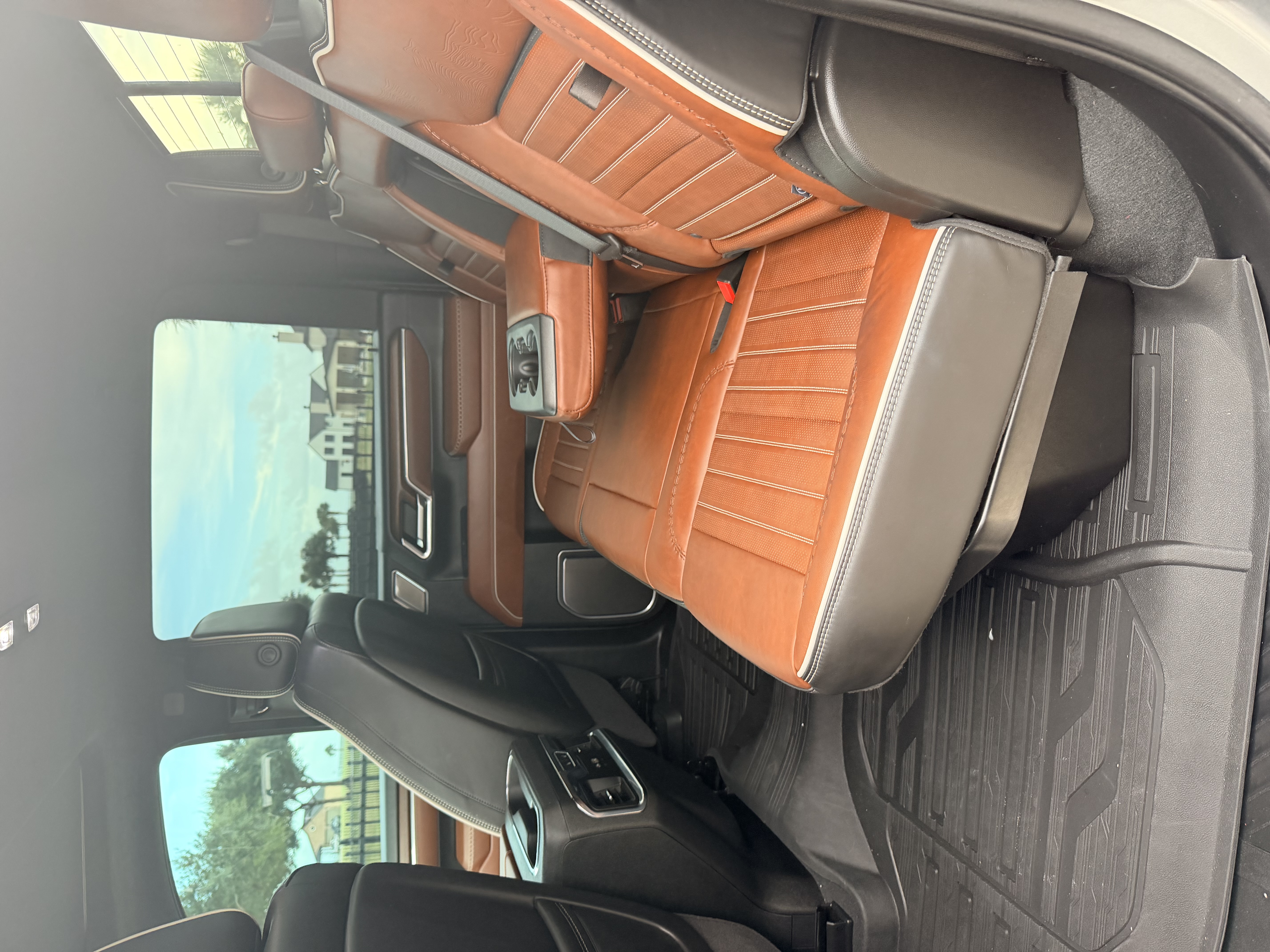 Used 2025 GMC Sierra 2500 Denali Ultimate AWD/4WD image 2