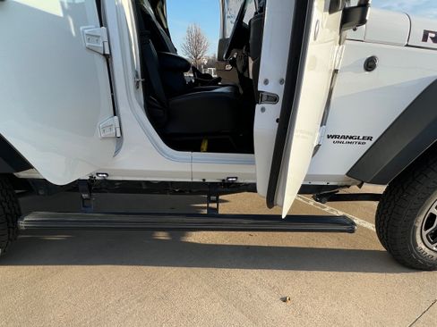 Used 2016 Jeep Wrangler Unlimited Rubicon image 11