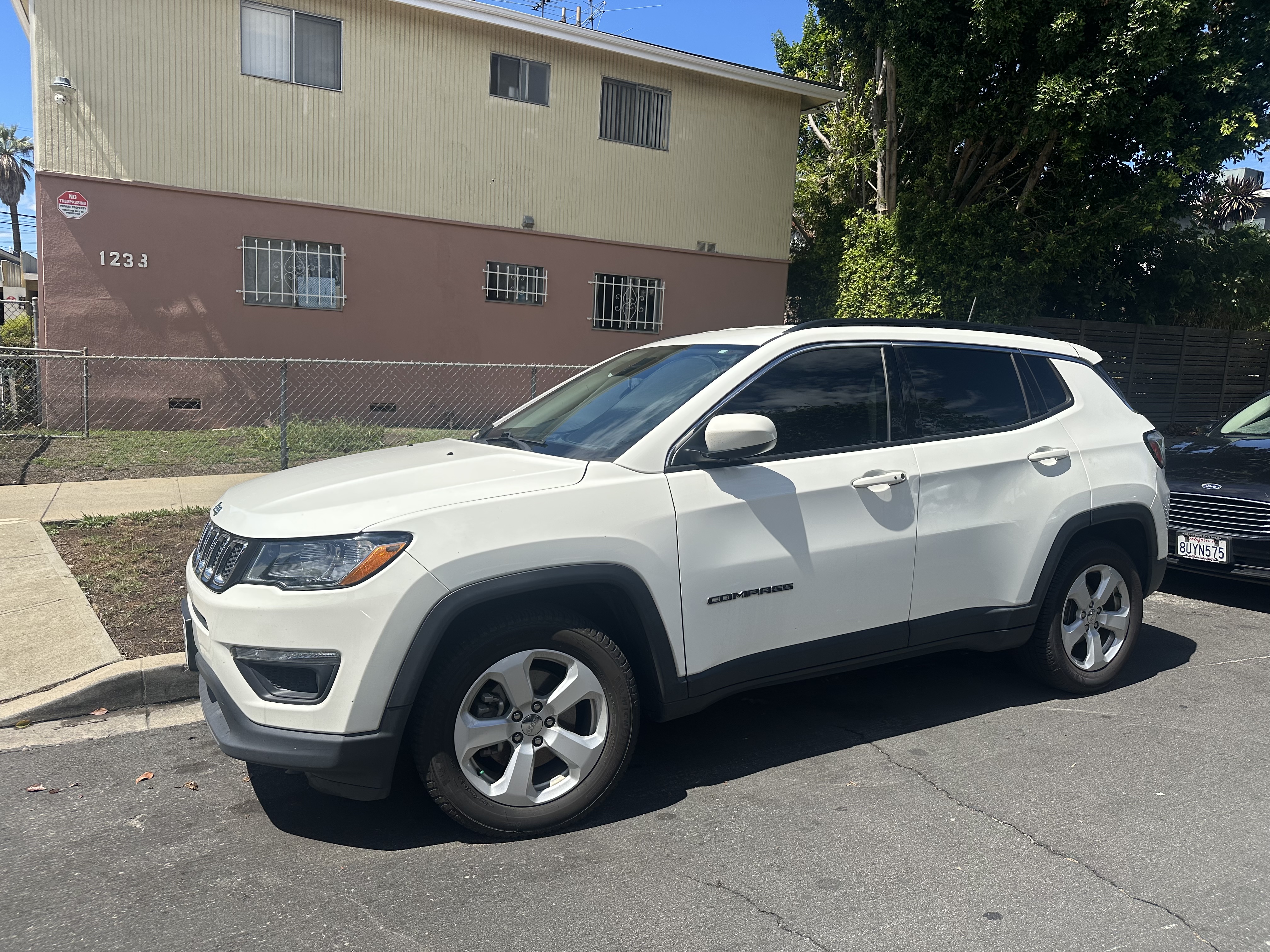 Used 2018 Jeep Compass Latitude w/ Popular Equipment Group FWD image 2