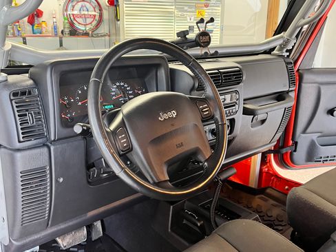 Used 2006 Jeep Wrangler Rubicon w/ Security Group image 21