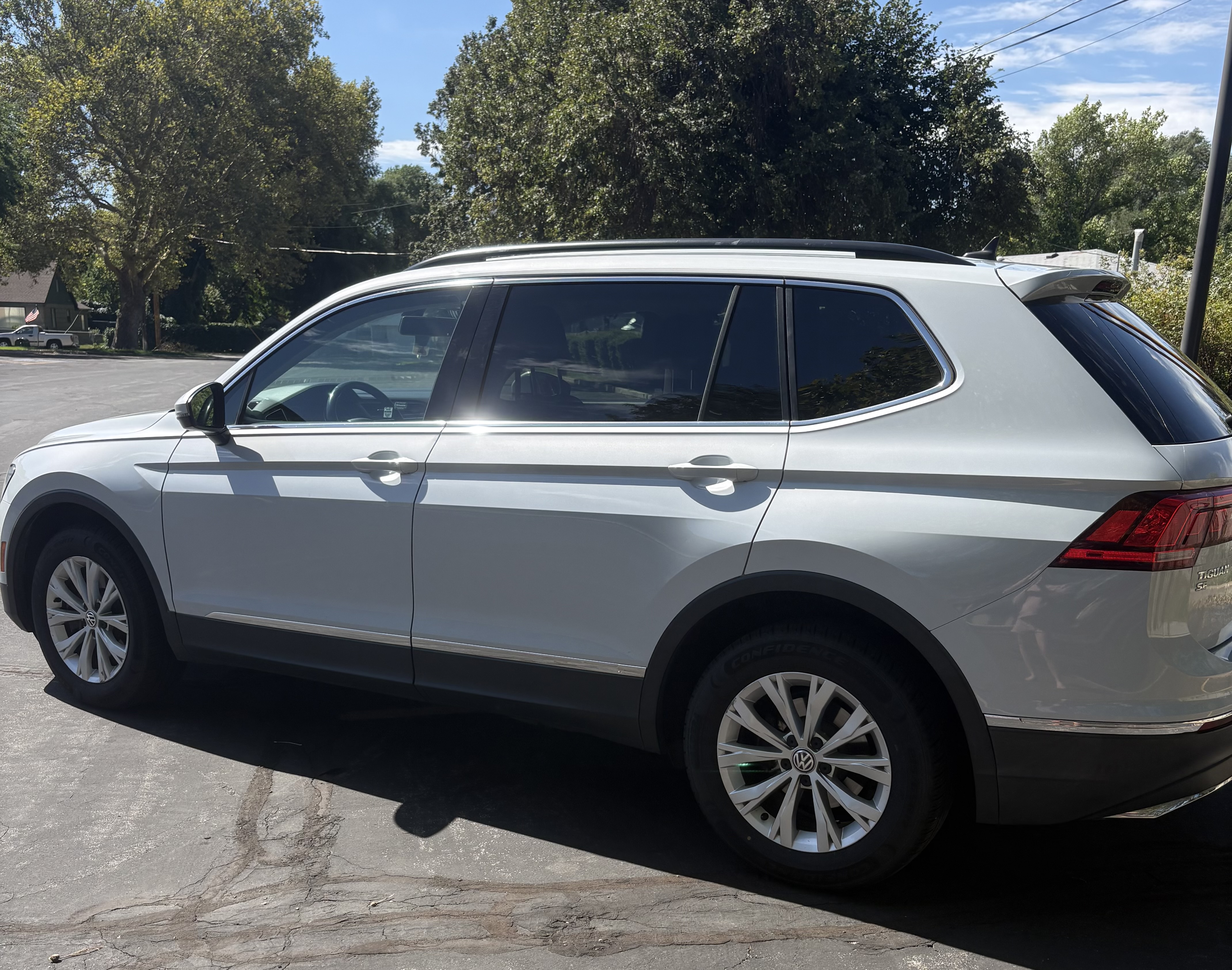 Used 2018 Volkswagen Tiguan SE FWD image 17