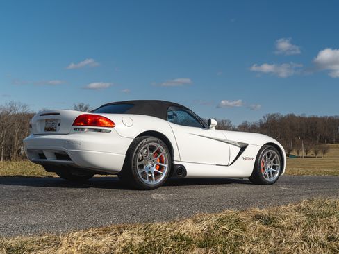Used 2004 Dodge Viper SRT-10 image 10