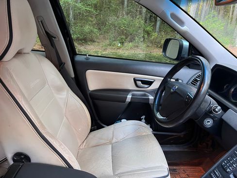 Used 2013 Volvo XC90 3.2 R-Design FWD image 2