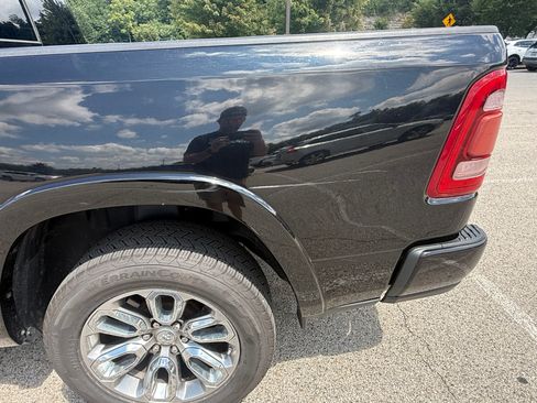 Used 2019 RAM 1500 Laramie w/ Sport Appearance Package AWD/4WD image 10