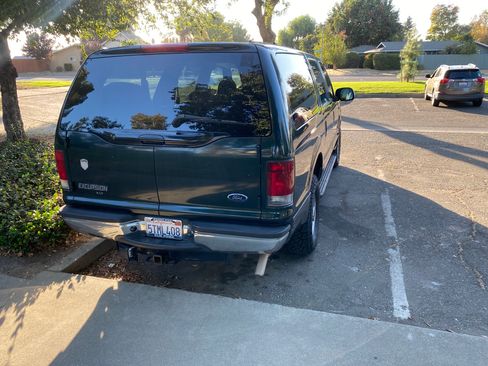 Used 2004 Ford Excursion XLT image 4
