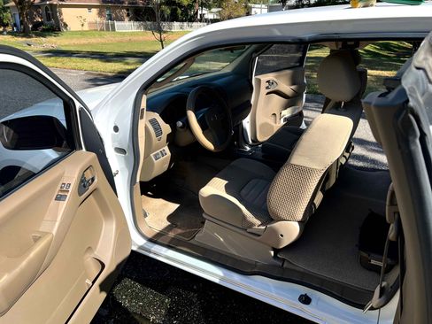 Used 2007 Nissan Frontier SE w/ SE Value Truck Pkg image 8
