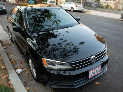 Used 2015 Volkswagen Jetta SE image 2