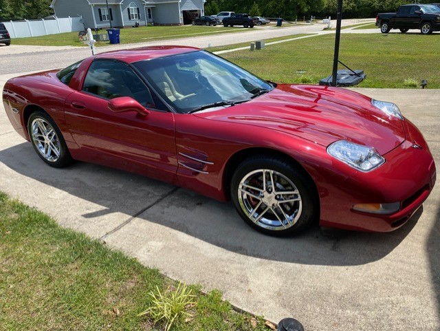 Used 2002 Chevrolet Corvette Coupe w/ Preferred Equipment Group2 RWD image 1