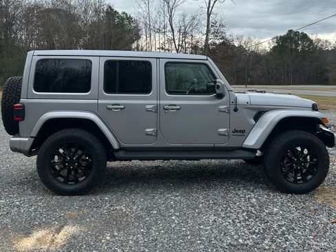 Used 2020 Jeep Wrangler Unlimited Sahara image 8