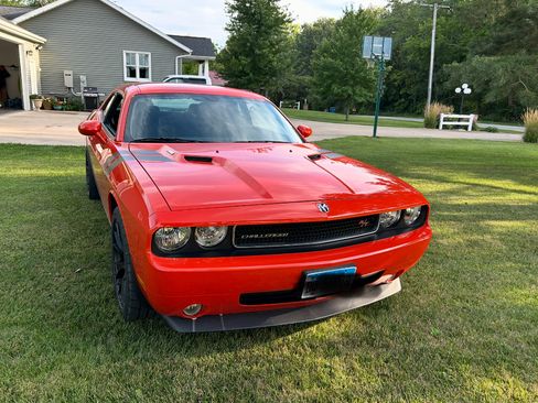 Used 2010 Dodge Challenger R/T RWD image 5