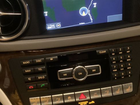 Used 2013 Mercedes-Benz SL 550 image 16