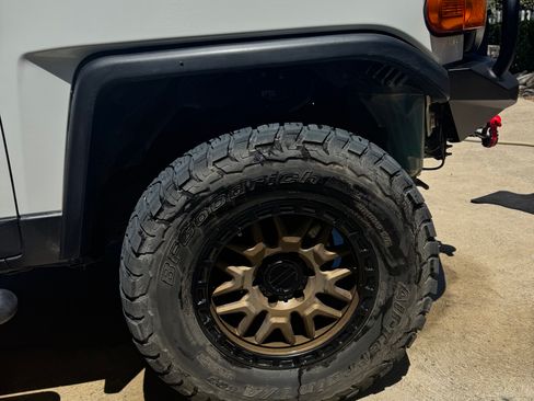 Used 2014 Toyota FJ Cruiser 4WD w/ Upgrade Package image 9