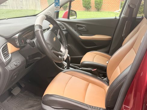 Used 2018 Chevrolet Trax Premier w/ LPO, Protection Package AWD/4WD image 2
