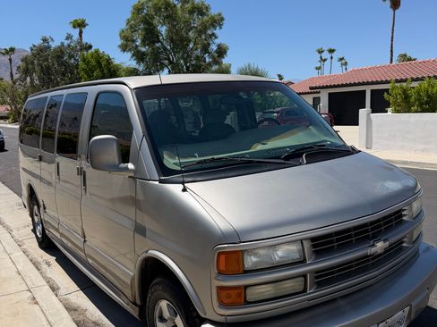 Used 2002 Chevrolet Express 1500 LT RWD image 2