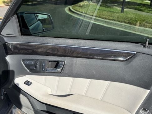 Used 2011 Mercedes-Benz E 550 Sedan image 8