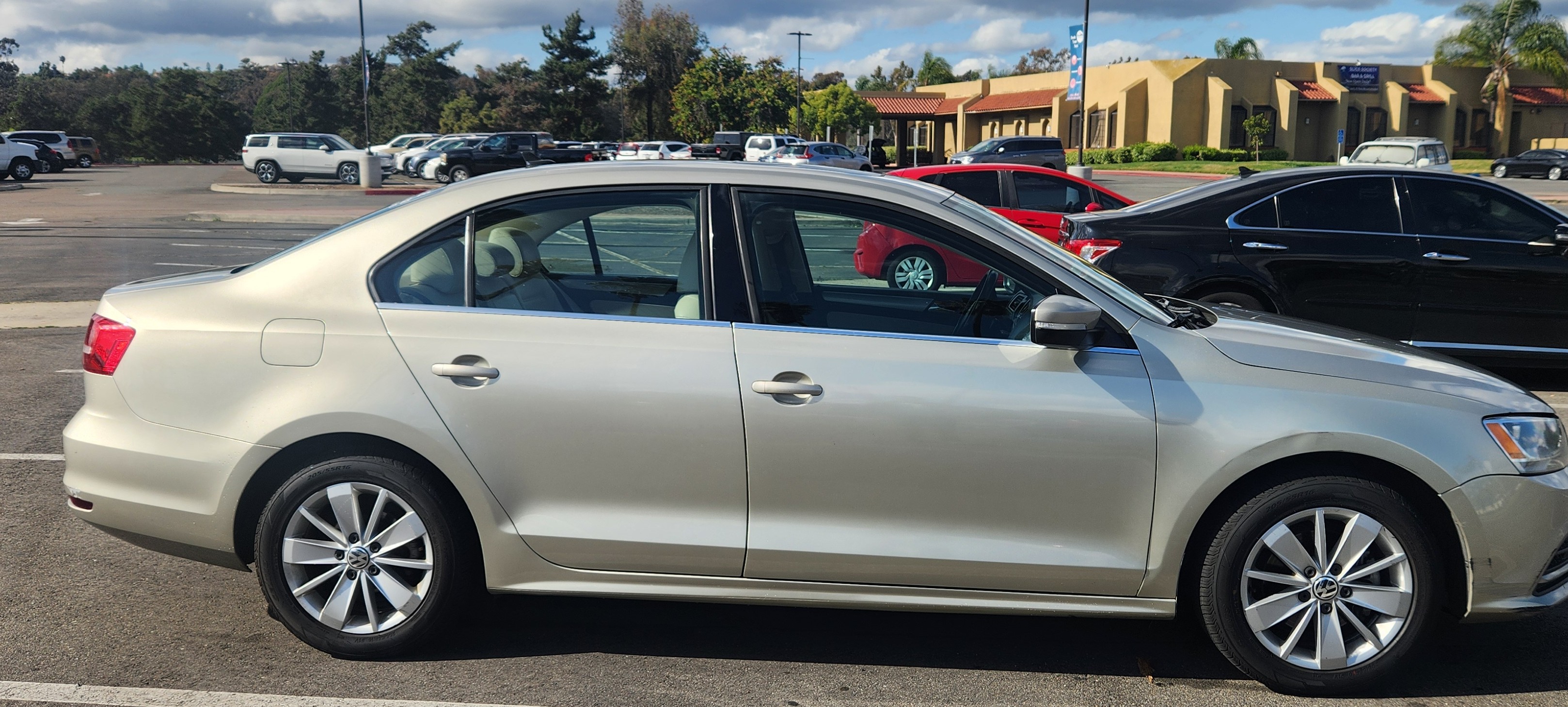 Used 2015 Volkswagen Jetta SE FWD image 4