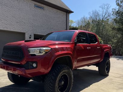 Used 2017 Toyota Tacoma TRD Sport w/ Tow Package (A/T)