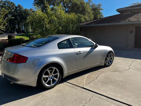 Used 2004 INFINITI G35 Coupe w/ Premium Pkg RWD image 4