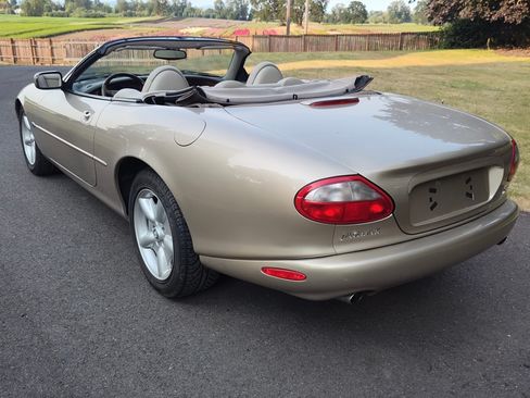 Used 1999 Jaguar XK8 Convertible image 10